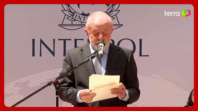Lula visita Interpol, destaca brasileiro no comando e alerta para evolução do crime organizado